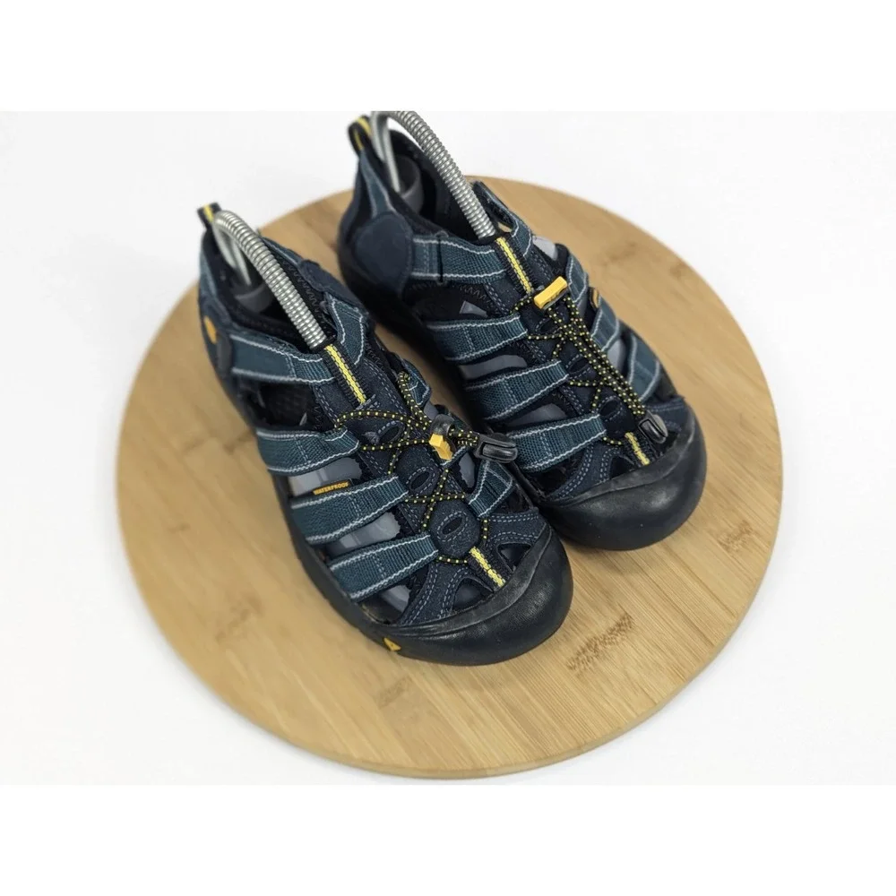Keen‎ Newport H2 Mens 5 Sandals Hiking Cap Toe Waterproof Camping Green Outdoor